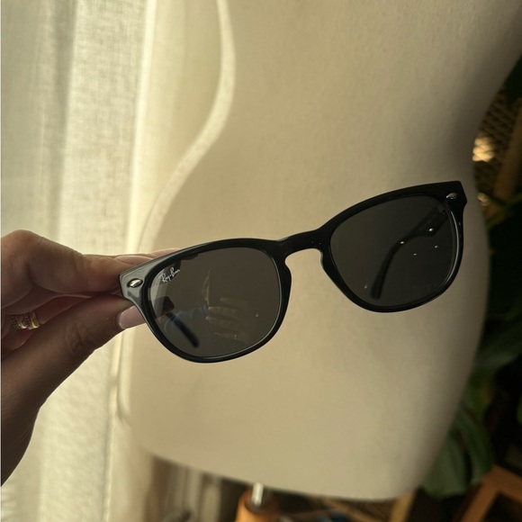 Ray-Ban Black Sunglasses - Picture 1 of 6